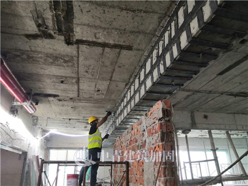 粘钢加固:为建筑物披上钢筋铁骨的战衣